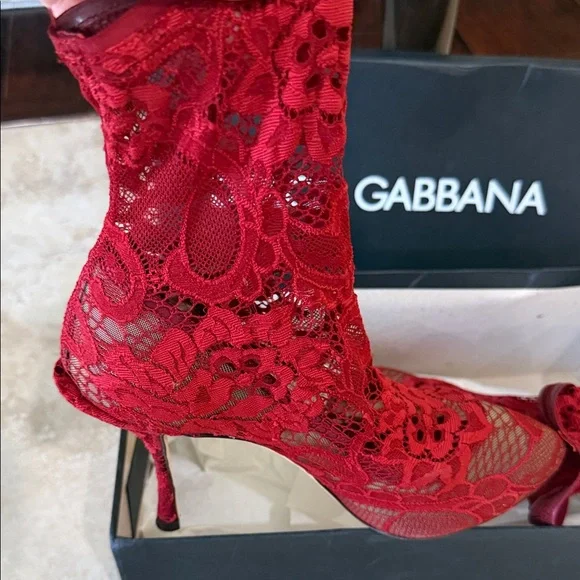 Dolce & Gabbana Red Lace Pointed-Toe Stilettos - Picture 4 of 7